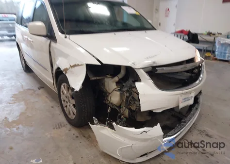 2015 Chrysler Town & Country Touring from USA, damaged, VIN 2C4RC1BG4FR577336